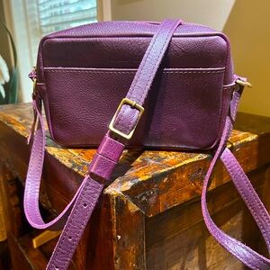 Portland Leather Goods Camera Bag Crossbody Purse in Plum